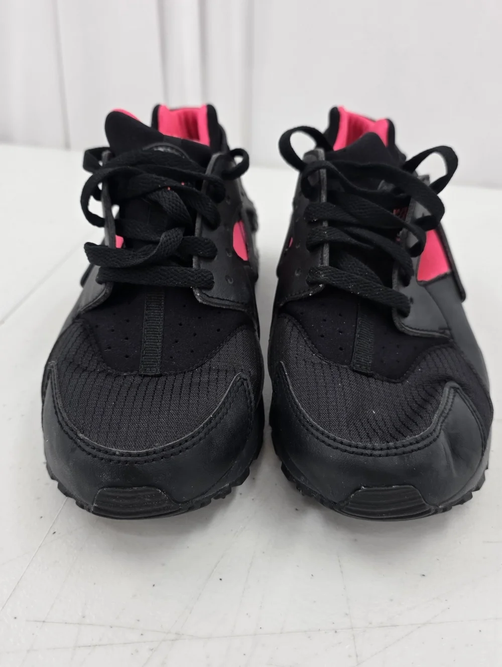 Nike‎ Air Huarache Run Premium Size 6.5 Youth 8 Women's Black Pink 654275-037.